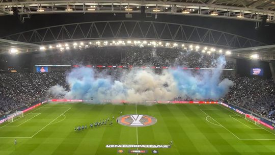 Coreografia no Dragão antes do jogo com o Manchester United