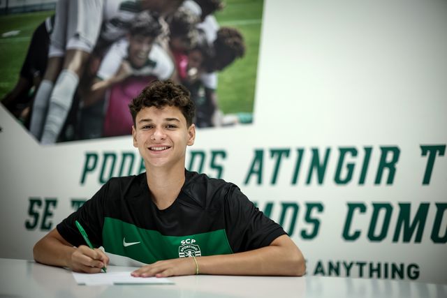 Luca Mello assina contrato de formação com o Sporting