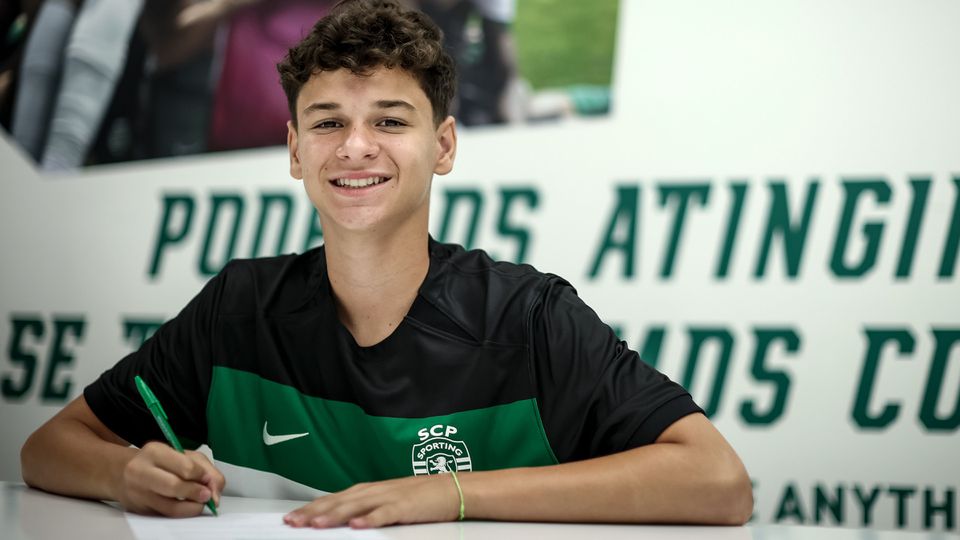 Luca Mello assina contrato de formação com o Sporting