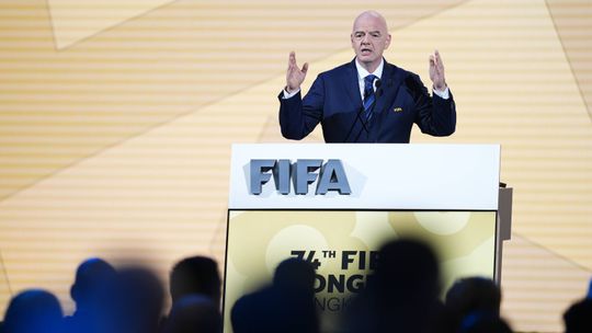 FIFA estuda criação de novo mercado de transferências