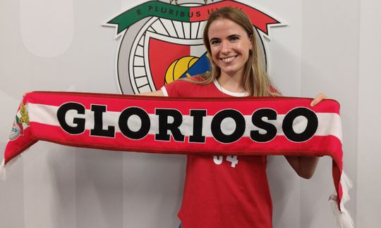 Salomé Afonso reforça águias