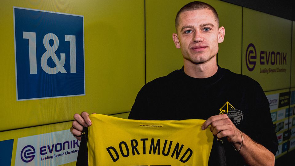 Oficial: Borussia Dortmund anuncia renovação de Ryerson