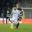 Tiago Silva a defrontar o Sporting pelo Vitória em Guimarães