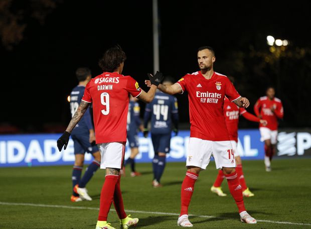 B SAD-Benfica, 2021: Darwin Núñez e Seferovic cumprimentam-se após mais um golo