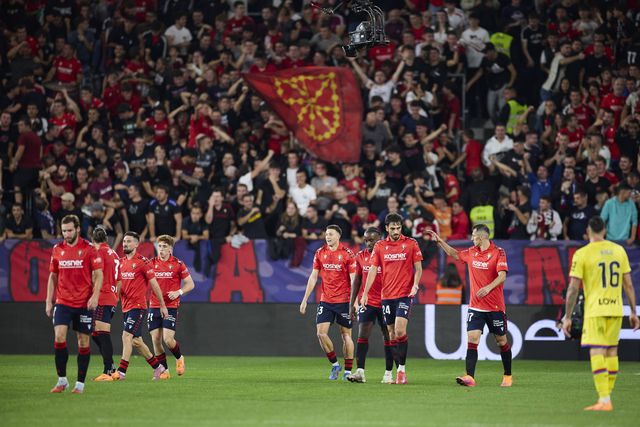 Osasuna consegue reviravolta aos 90 minutos em jogo marcado por protestos
