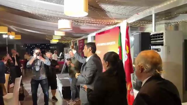 Rui Costa saúda benfiquistas em Gaia