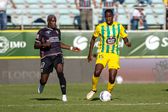 Yaya Sithole, médio do Tondela (à direita) - Foto: IMAGO