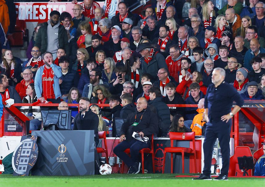 Postecoglou no banco do Nottingham Forest