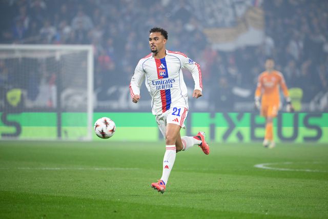 Ex-Casa Pia estreia-se a marcar e ganha espaço no Lyon de Paulo Fonseca