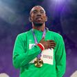 Pichardo com a medalha de ouro de campeão do mundo, do triplo salto conquistada em Tóquio, em setembro de 2025 — Foto: IMAGO