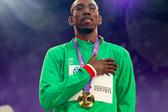 Pichardo com a medalha de ouro de campeão do mundo, do triplo salto conquistada em Tóquio, em setembro de 2025 — Foto: IMAGO