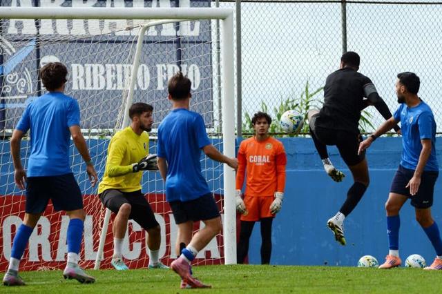 O Nacional venceu a AD Camacha em jogo de treino realizado na Camacha. -Foto: NACIONAL