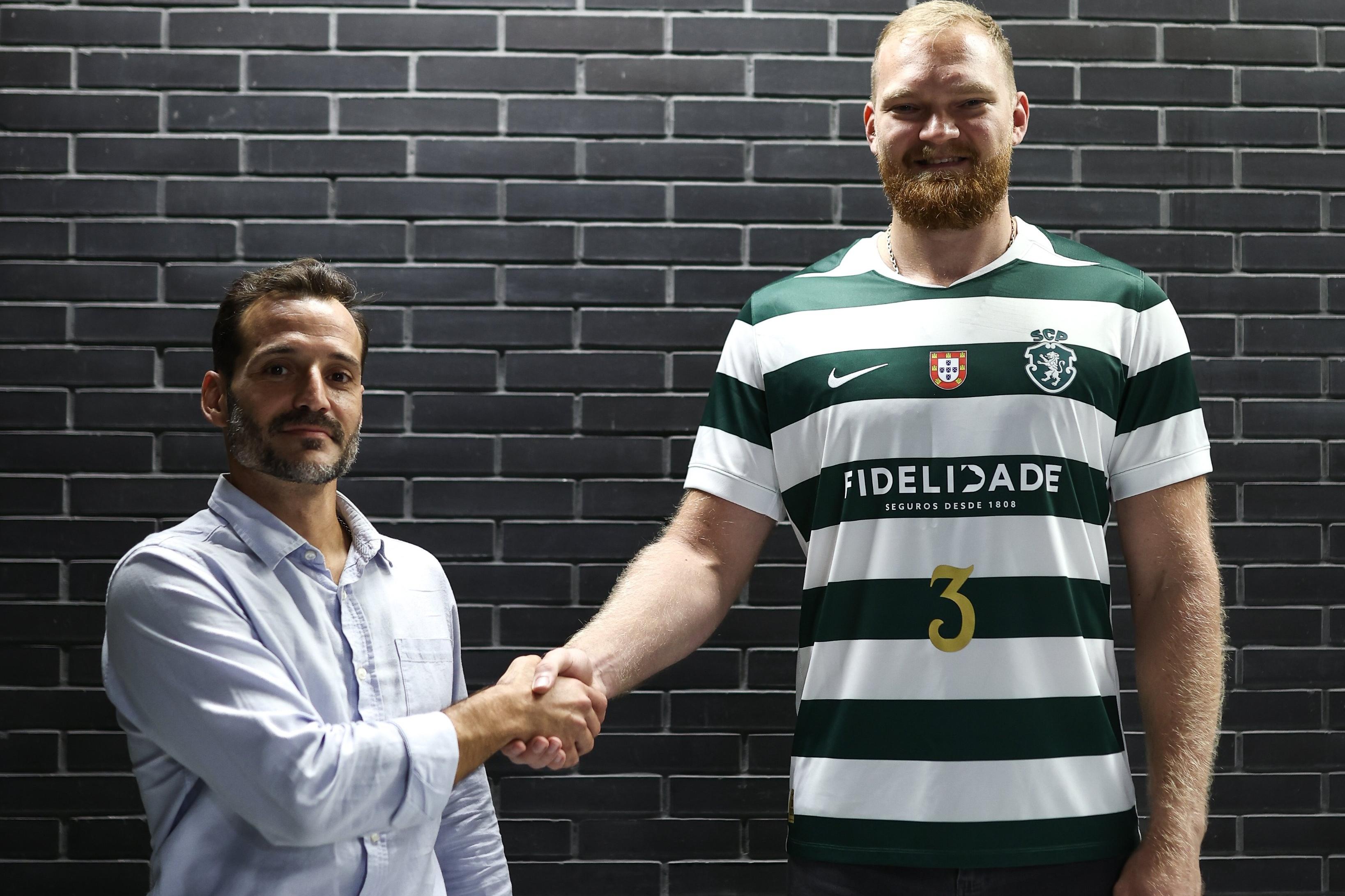 Russo Aleksey Kovalchuk, central de 2,06 metros, reforço equipa de voleibol do Sporting (foto SCP)