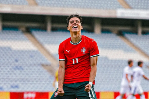 Gil Martins tem sido um dos destaques do Gil Vicente e também vai brilhando nos sub-20 de Portugal — Foto: Gil Vicente