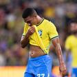 Brasil goleia Índia com bis de Samuel Lino