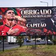Cartaz de apoio a Ronaldo e ataque a Jesus - foto: EPA/RODRIGO ANTUNES