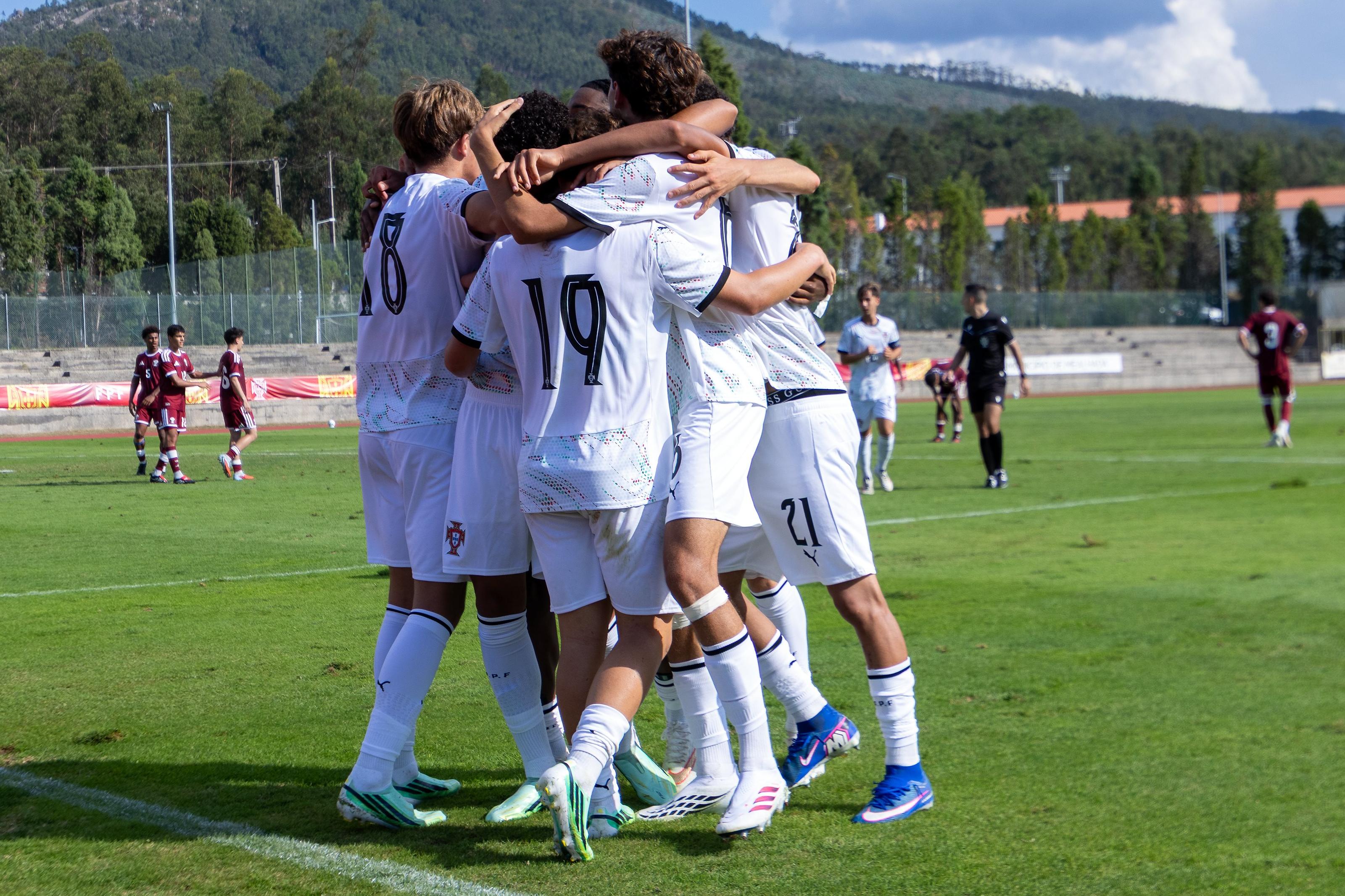 Sub-17 festejam frente ao Qatar - Foto: FPF