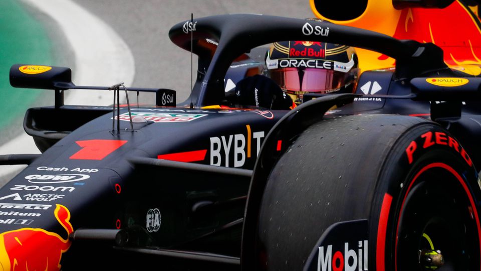 Max Verstappen conquista 11.ª 'pole' do ano