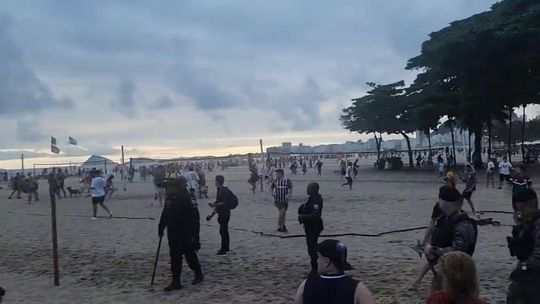 Copacabana a ferro e fogo: polícia dispersa adeptos de Boca e Fluminense