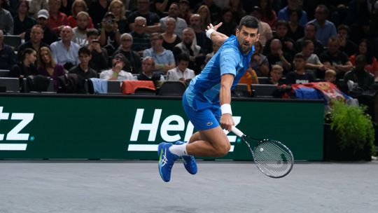 Djokovic vence Rune em jogo frenético e está nas 'meias' em Paris