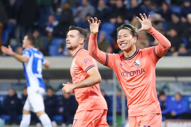 Bis de Asano deixa Bochum mais longe da linha de água