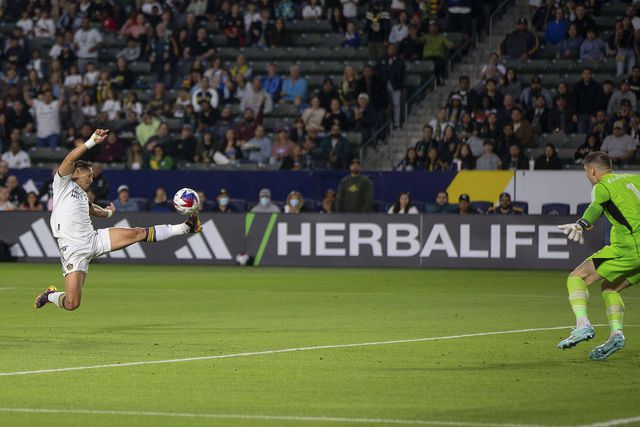 Chicharito Hernández deixa o LA Galaxy