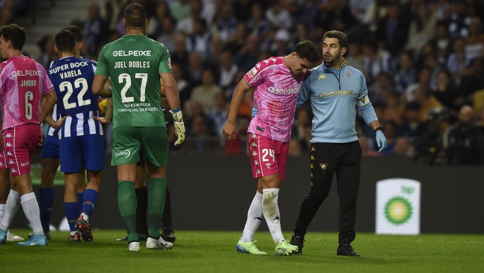 Pepê travou jogada ao ver lesão grave de adversário (vídeo)