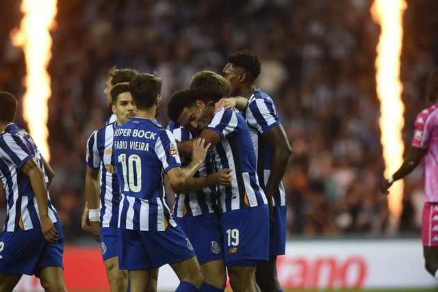 FC Porto esmaga Estoril e alcança sexta vitória seguida na Liga