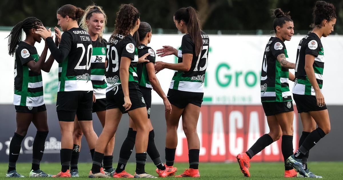 Sporting CP and Racing Power players during a Liga BPI match.