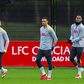 Salah, Trent Alexander-Arnold e Gravenberch num treino do Liverpool