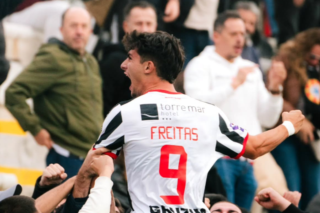 Avançado tem celebrado de forma efusiva com a apaixonada massa associativa dos poveiros - Foto: Varzim