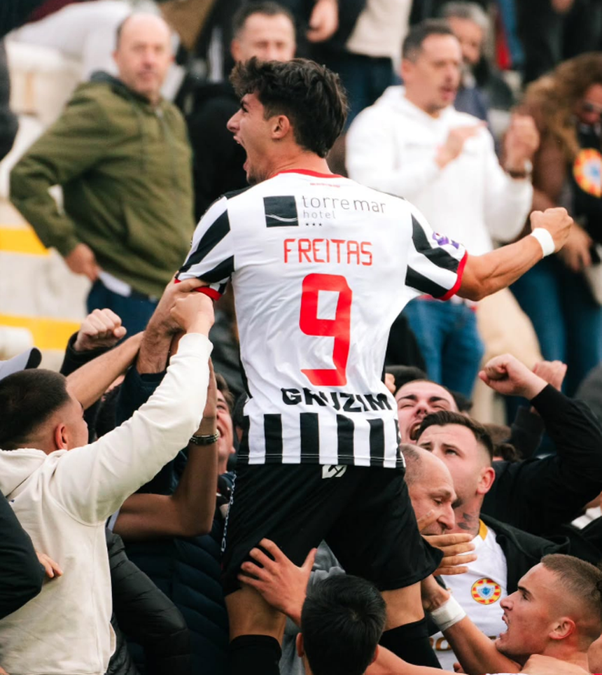 Avançado tem celebrado de forma efusiva com a apaixonada massa associativa dos poveiros - Foto: Varzim