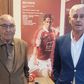 Carlos Carvalhinho com o presidente da Casa do Benfica de Évora, Joaquim Messias — Foto: A BOLA