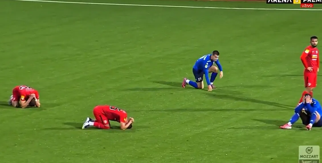 Sérvia em choque! Treinador tomba no relvado