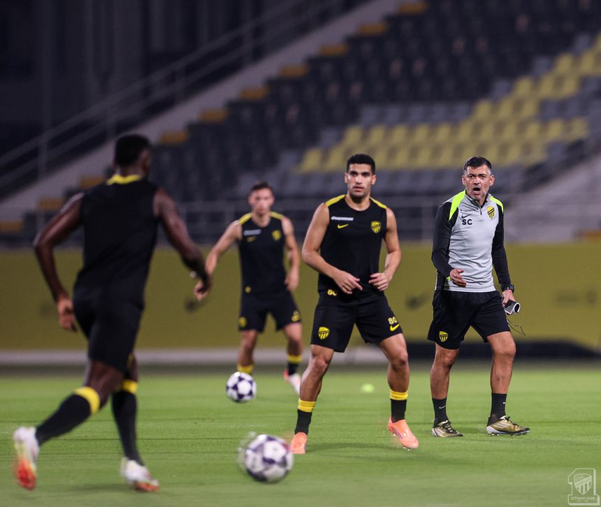 Sérgio Conceição, treinador do Al Ittihad, em treino - Foto: Al Ittihad