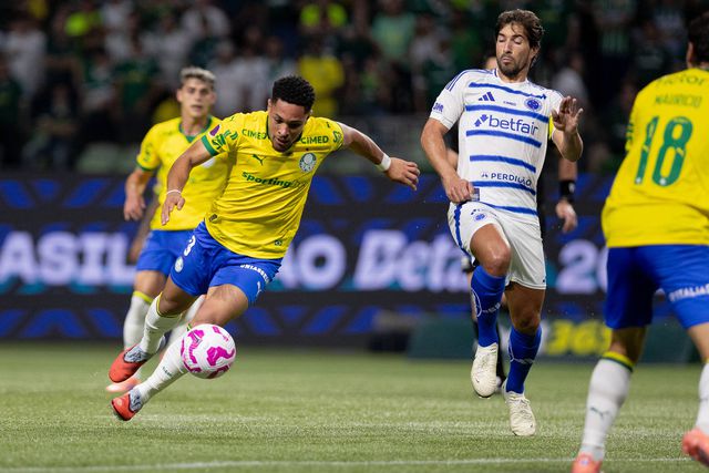 Vítor Roque em ação pelo Palmeiras