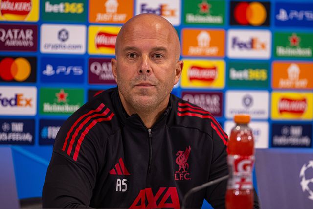 Arne Slot, treinador do Liverpool, em conferência de imprensa