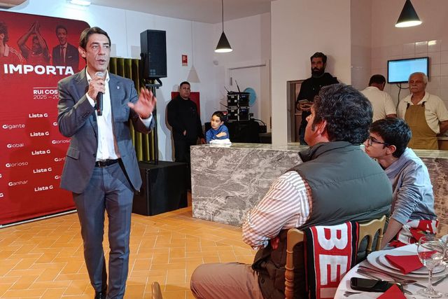 Rui Costa discursou para 250 benfiquistas em Portalegre — Foto: A BOLA