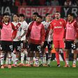 Jogadores do River Plate frustrados com mais uma derrota caseira