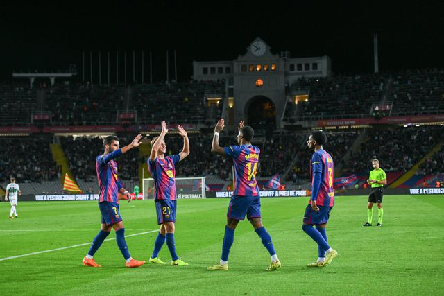 Rashford, extremo-esquerdo do Barcelona, celebra golo frente ao Elche