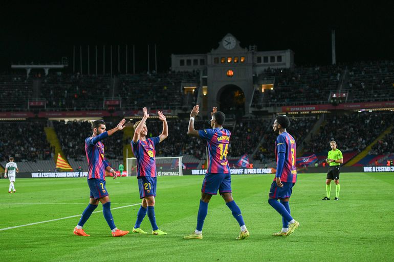 Rashford, extremo-esquerdo do Barcelona, celebra golo frente ao Elche