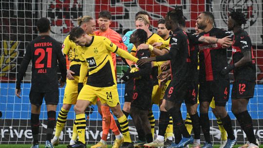 Leverkusen empata com o Dortmund e tem primeiro lugar em risco