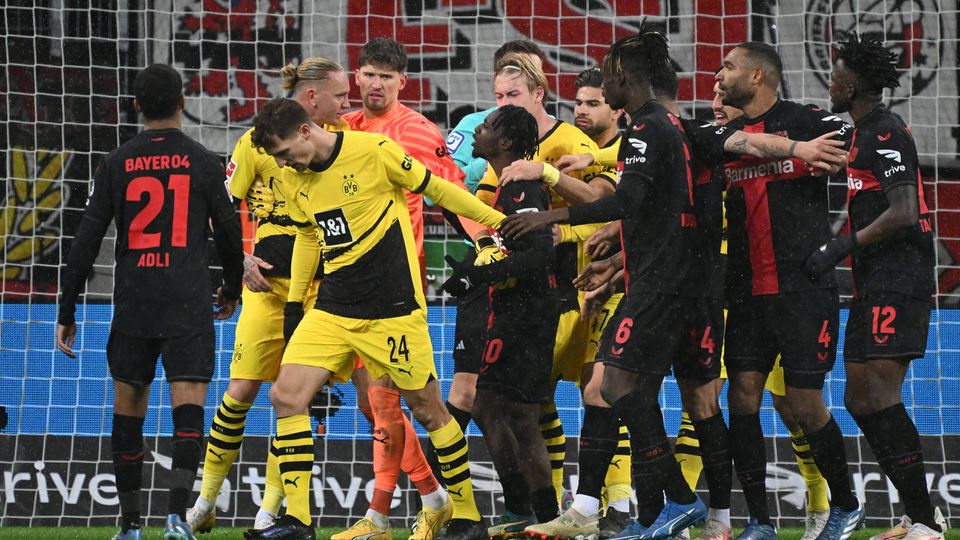 Leverkusen empata com o Dortmund e tem primeiro lugar em risco