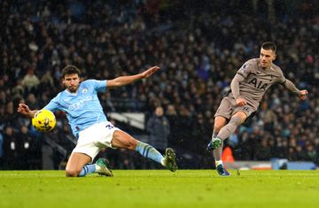 Tottenham marca ao cair do pano e empata com o Manchester City