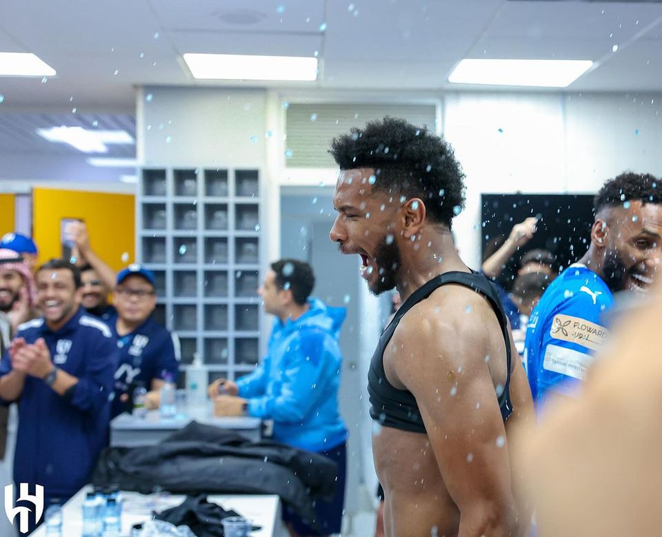 Balneário do Al Hilal em festa com prémio de jogo pela vitória sobre o Al Nassr (vídeo)