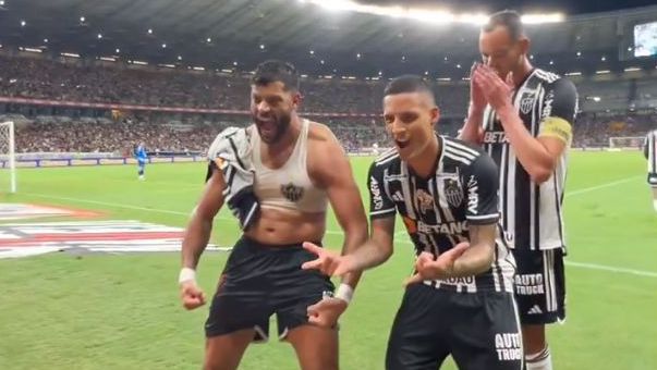 At. Mineiro vence na compensação em final dramático e apanha Palmeiras
