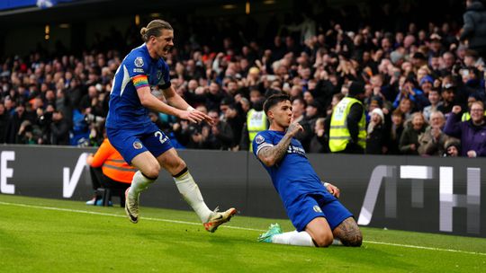 O primeiro golo de Enzo Fernández na Premier League foi... de cabeça (vídeo)