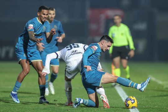 Benfica queixa-se do «terceiro penálti não assinalado contra o FC Porto»