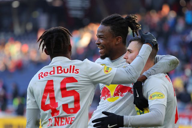 Atenção Benfica e Sporting: Salzburgo isola-se na liderança após empate do Sturm Graz