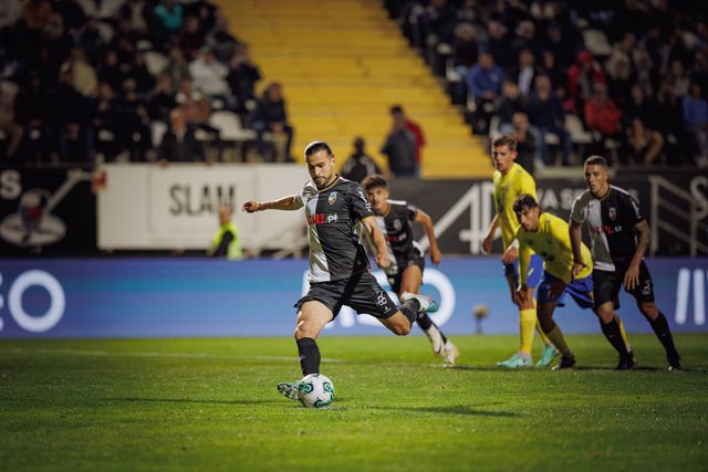 Farense: José Mota com problemas no meio-campo para o jogo com o Benfica